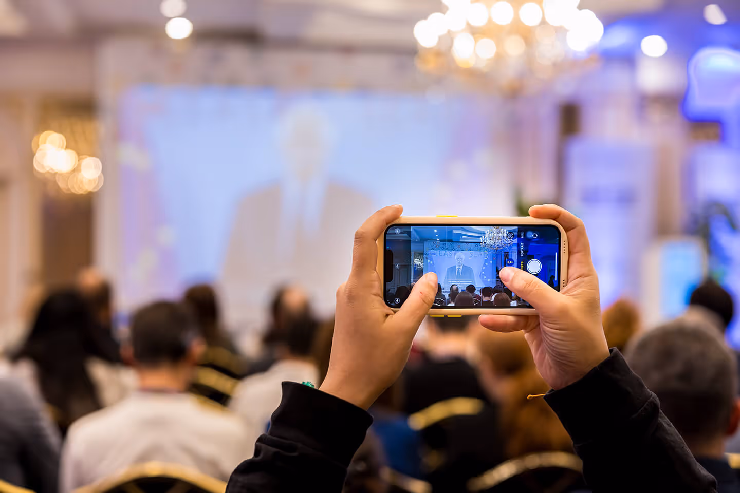 <a href="https://www.freepik.com/free-vector/seminar-concept-illustration_19245711.htm#query=event&position=35&from_view=author">Image de storyset sur Freepik</a>