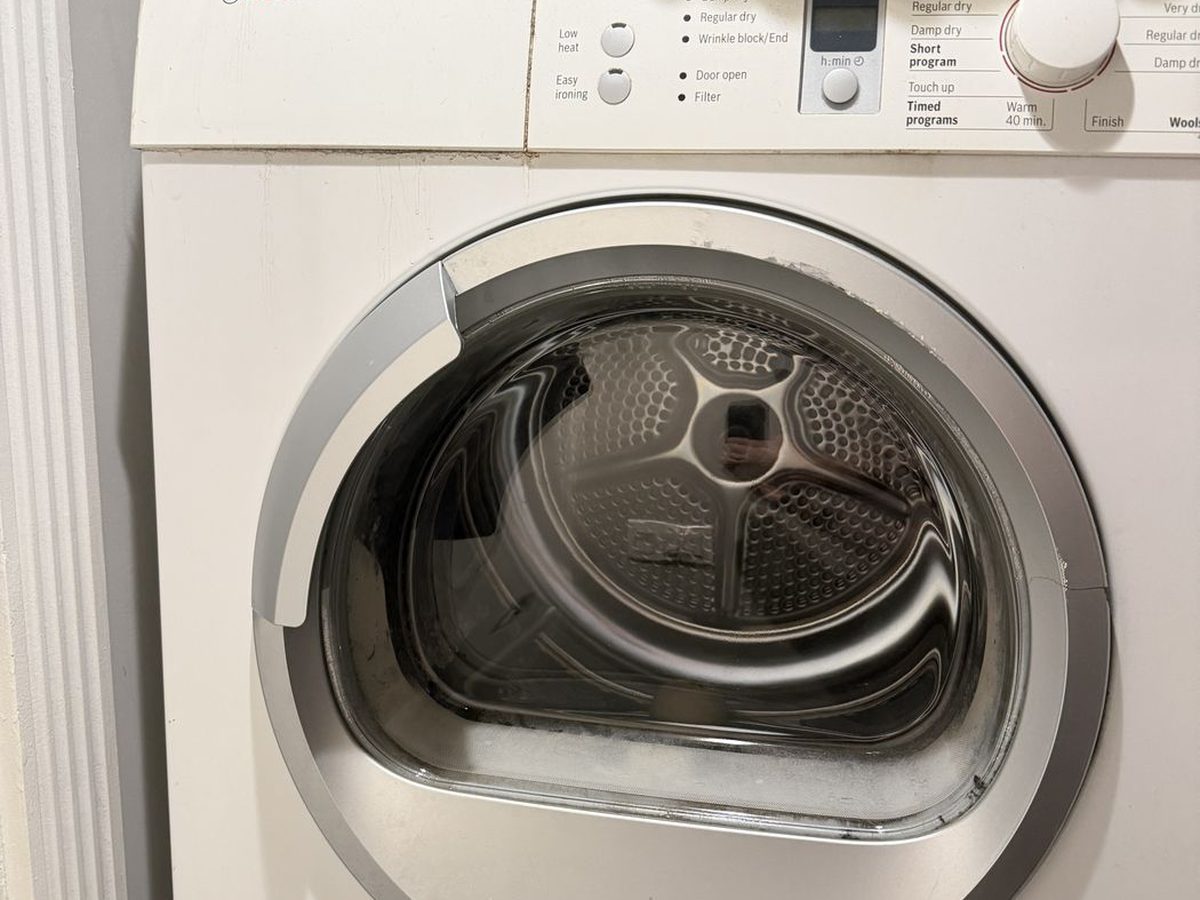 Bosch dryer with the drum open during a heating check