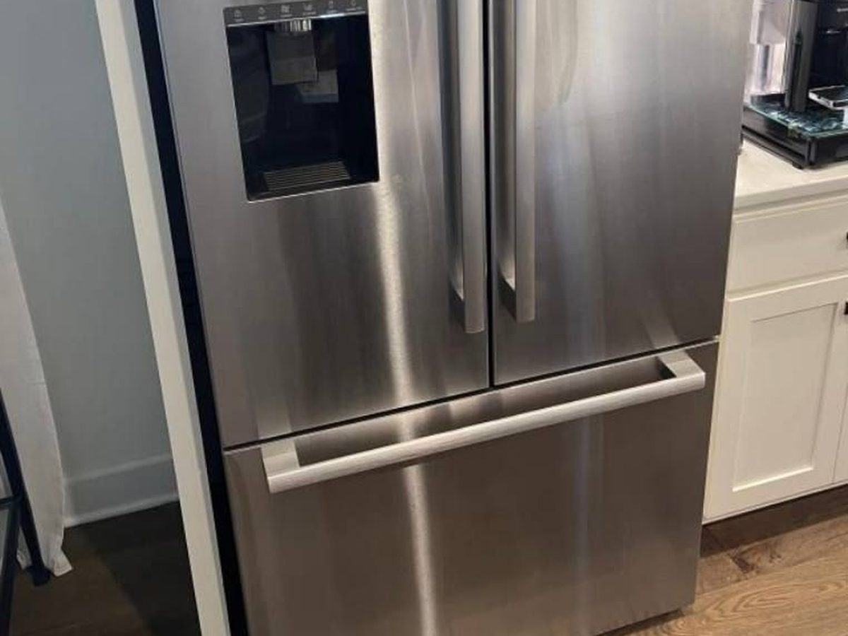 Bottom section of a French door refrigerator on the Bosch platform