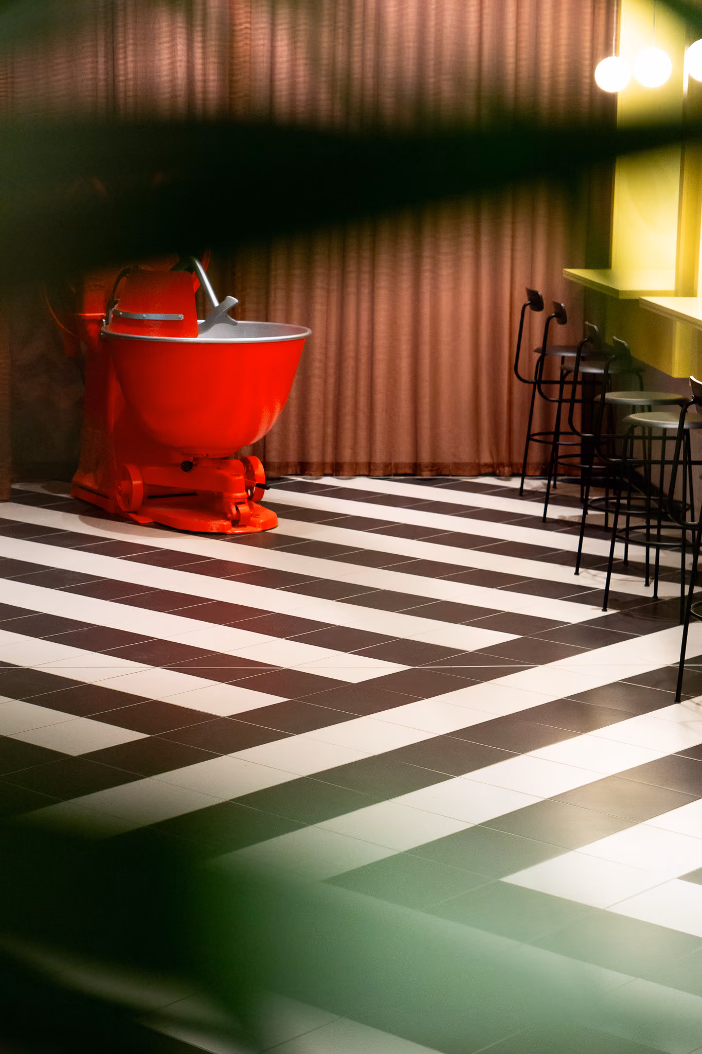 Solid-colour tiles