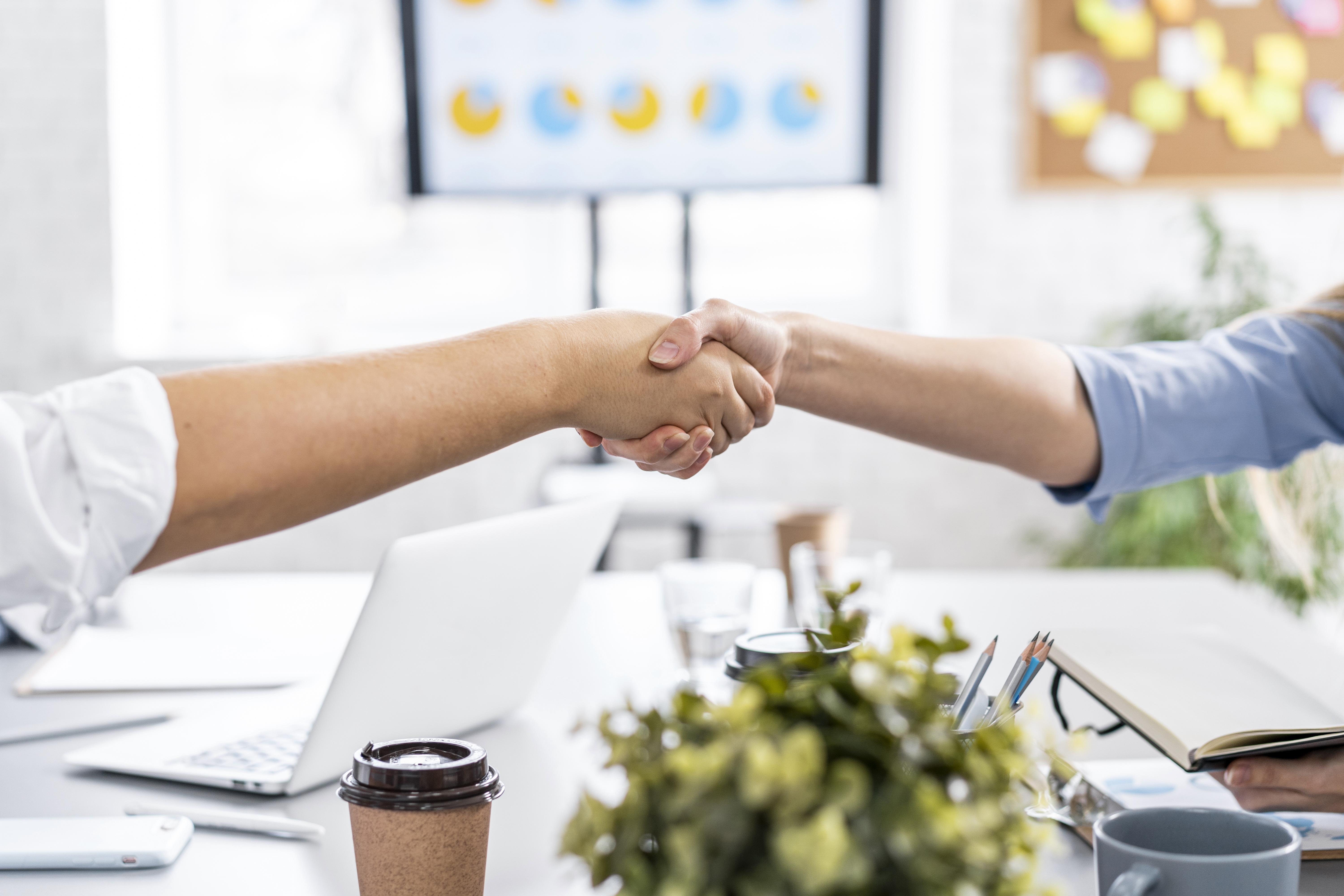 How to train recruiters in skill assessment? Discover common critical issues, effective methods, and AI support with Skillvue's Skill Assessment Agent.