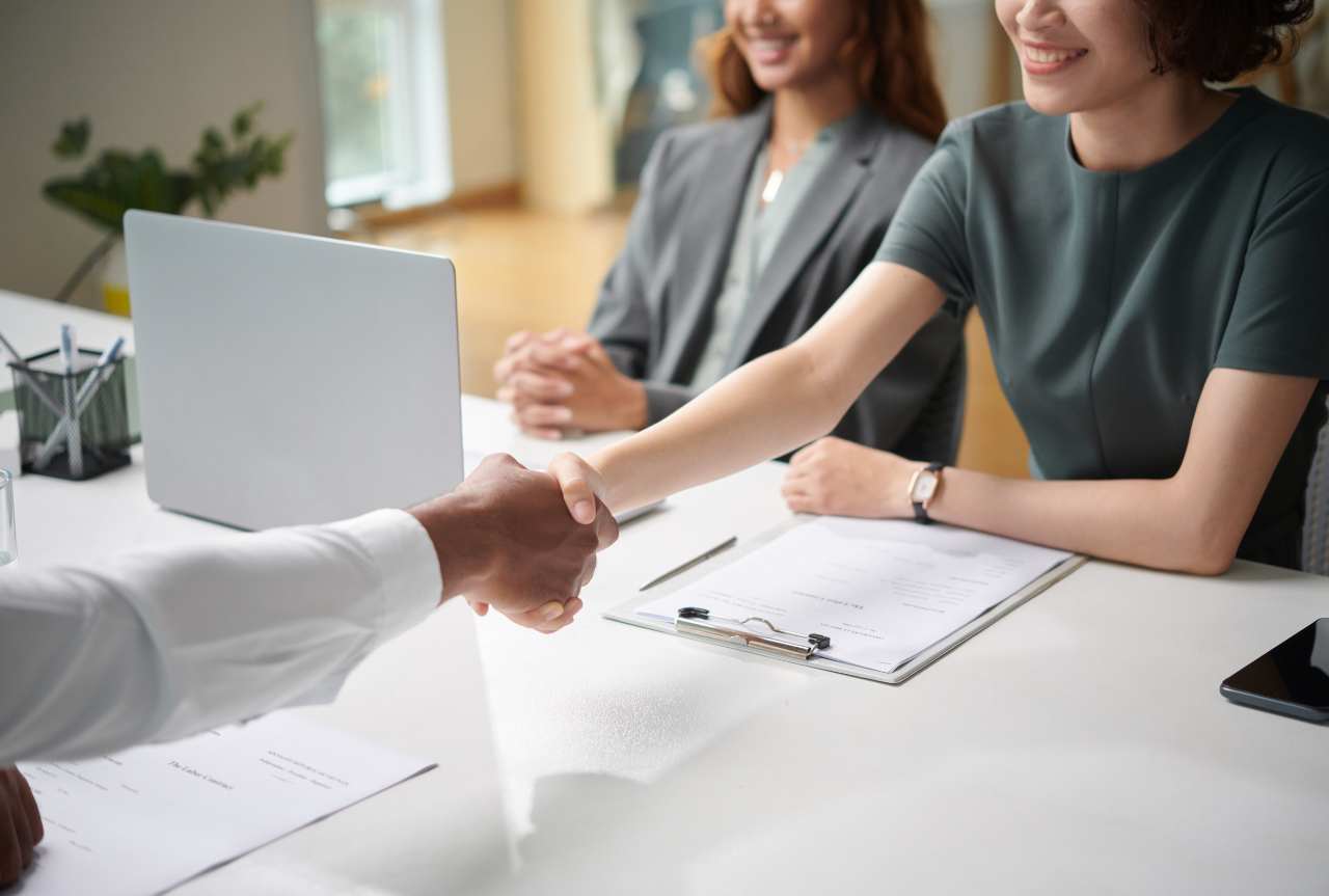 Scopri come costruire e usare le schede di valutazione del personale in modo efficace: quali elementi includere, quali modelli scegliere, esempi e best practice 