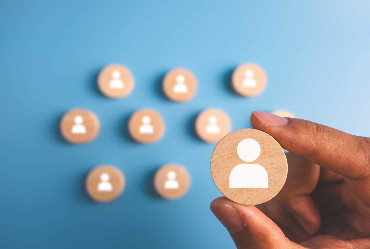 Ecco gli 8 bias nel recruitment più comuni, come si manifestano durante la selezione e quali leve puoi attivare per rendere il processo più strutturato