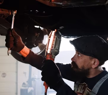 man fix car