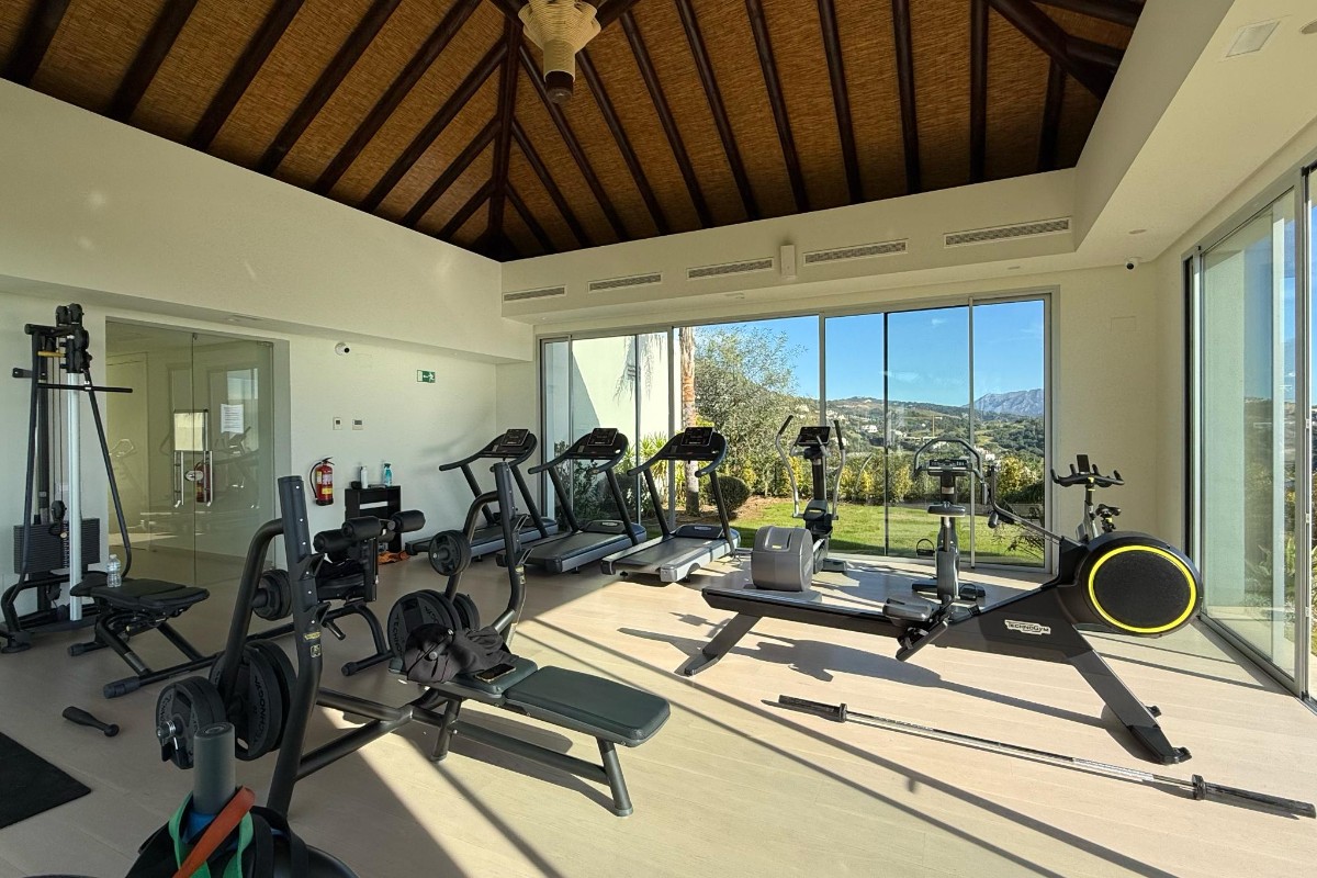 Luxurious Apartment With Breathtaking Sea Views - R5104204