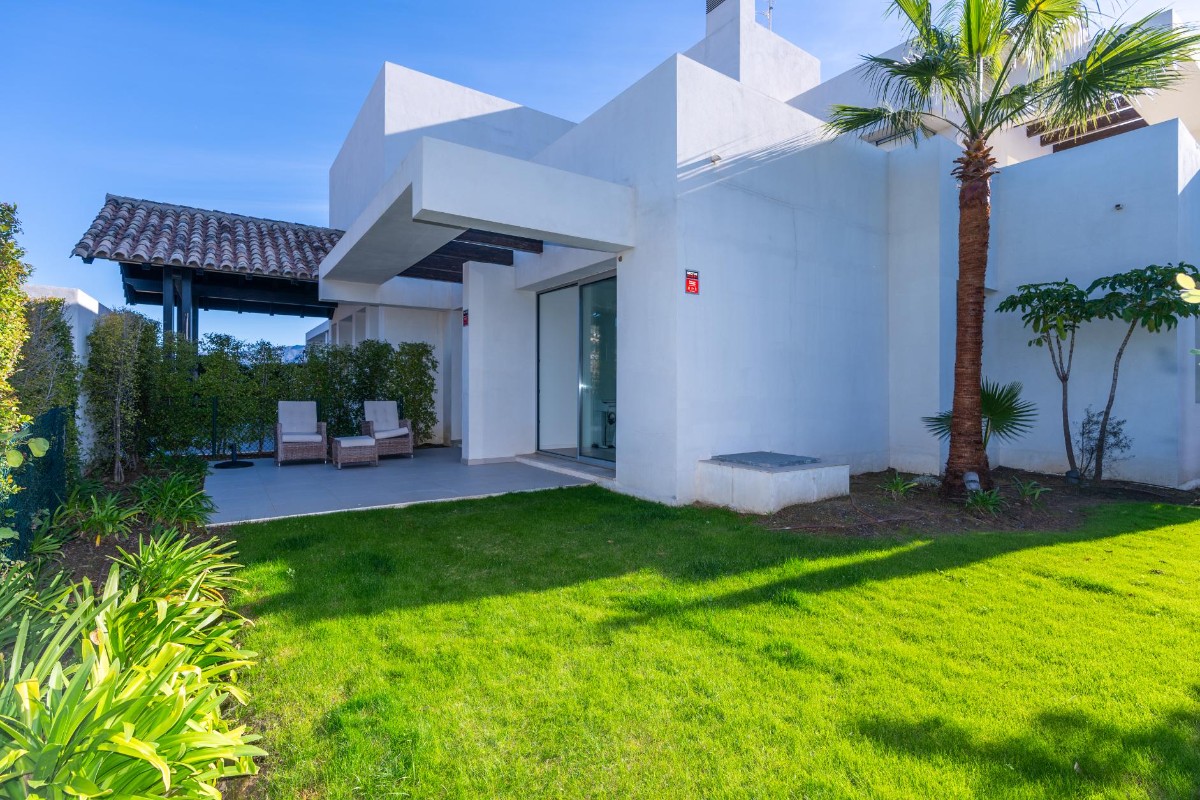 Luxurious Apartment With Breathtaking Sea Views - R5104204