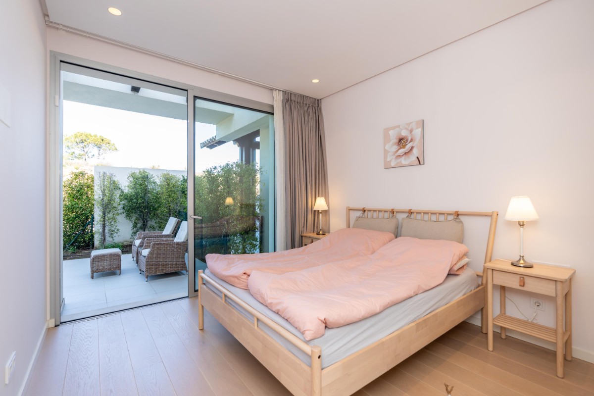 Luxurious Apartment With Breathtaking Sea Views - R5104204