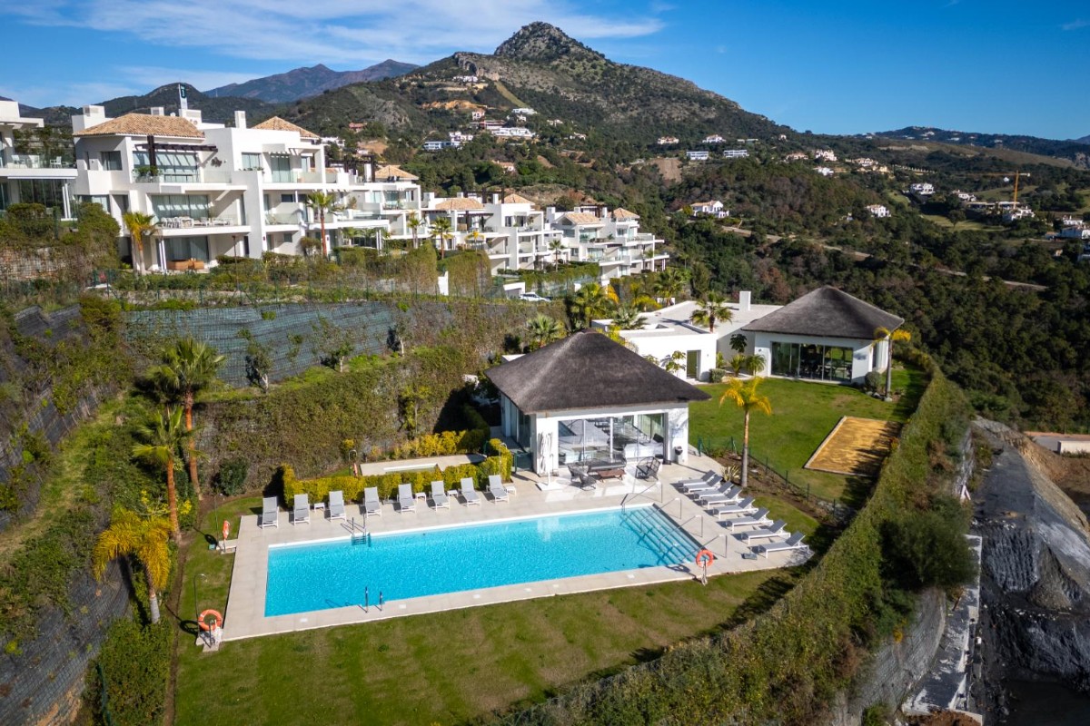 Luxurious Apartment With Breathtaking Sea Views - R5104204