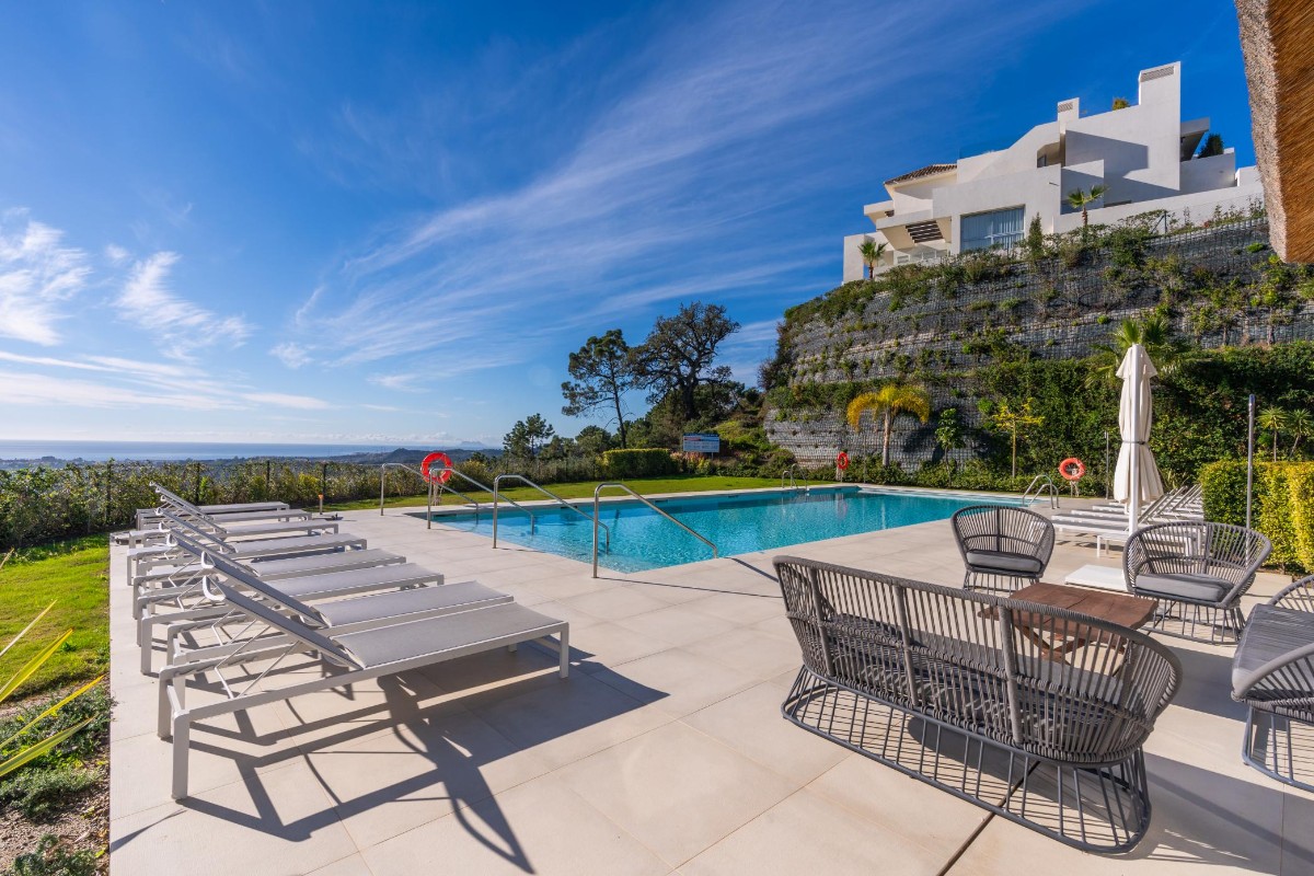 Luxurious Apartment With Breathtaking Sea Views - R5104204