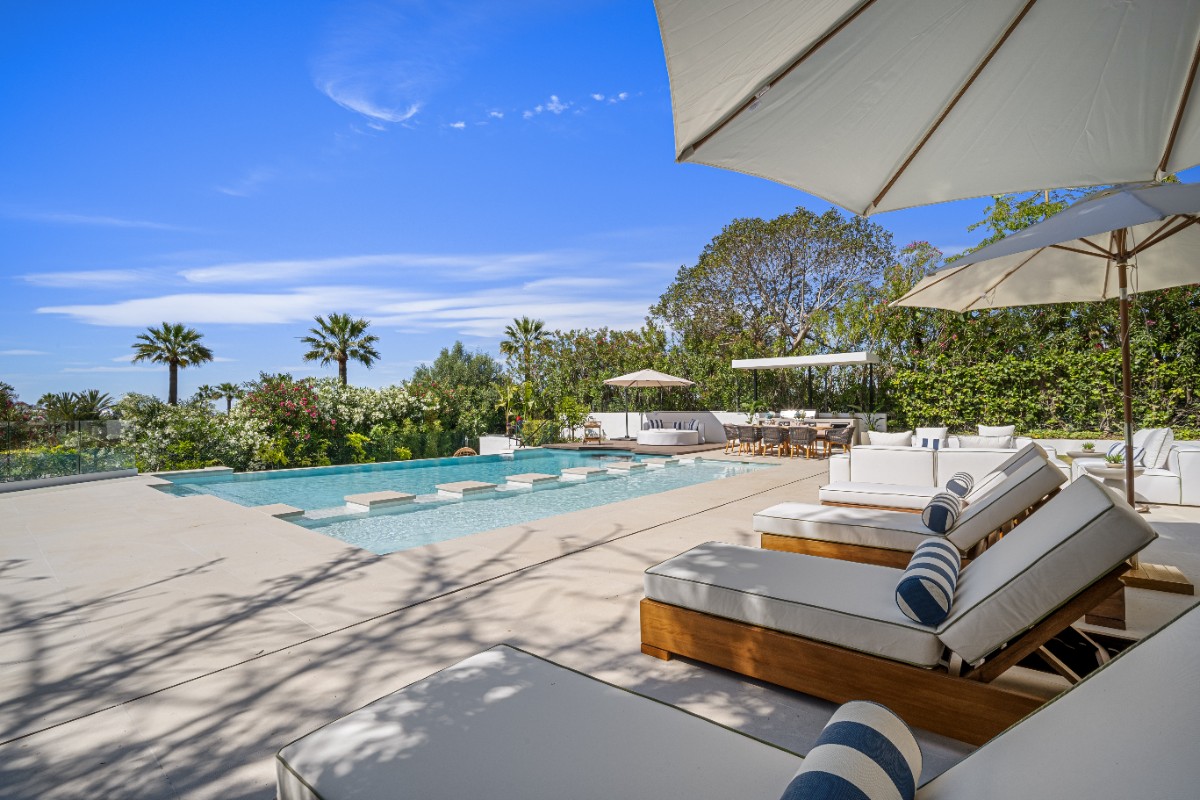 Villa 2000 in Nueva Andalucia SV1300