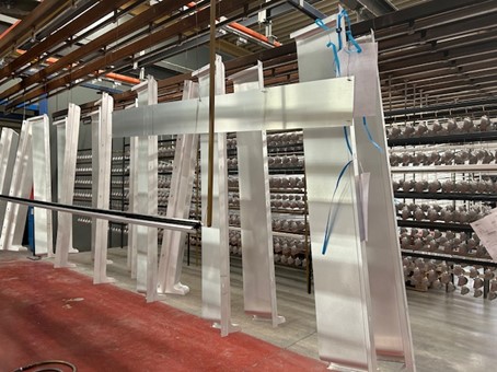Aluminium plaatwerk klaar om te poederlakken