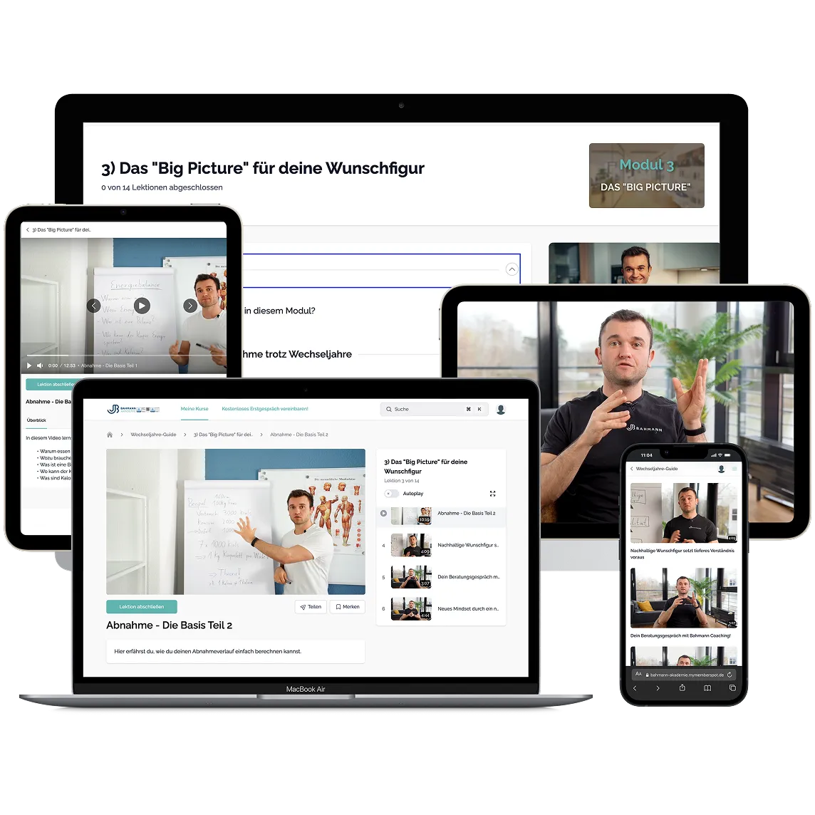Mehrere Geräte zeigen Online-Kursvideos zu Fitness und Gewichtsabnahme, in denen ein Mann Themen an Whiteboards und in einem Raum erklärt.