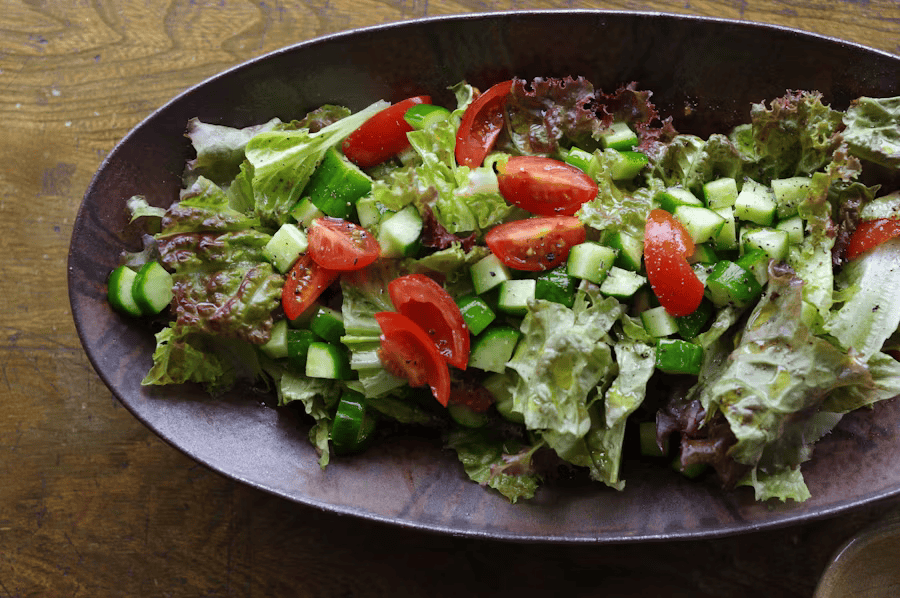 Salat als Weg, Sonnenblumenkerne in die Ernährung zu integrieren.