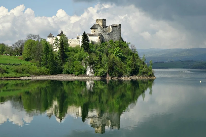 Zamek Czorsztyn i panorama Tatr