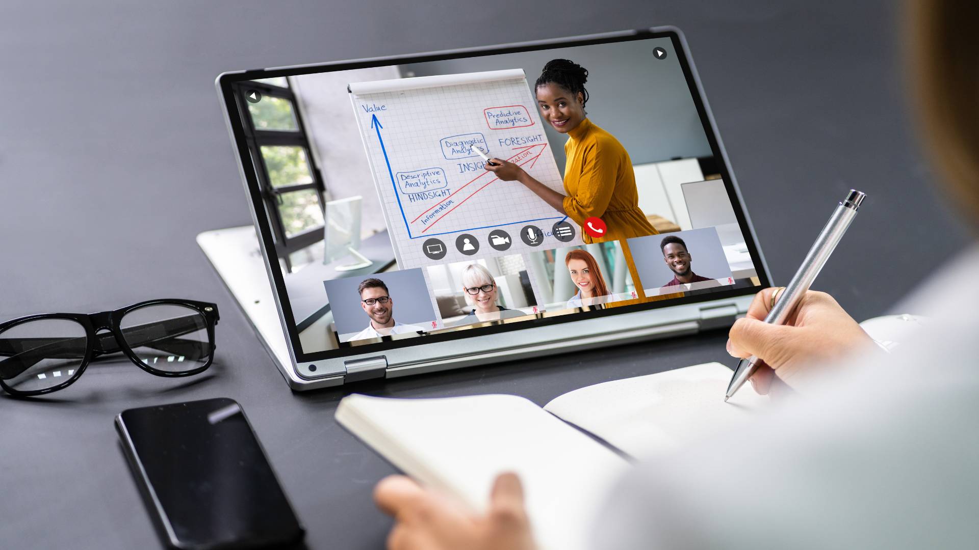We are looking over the shoulder of someone participating in a virtual leadership training.