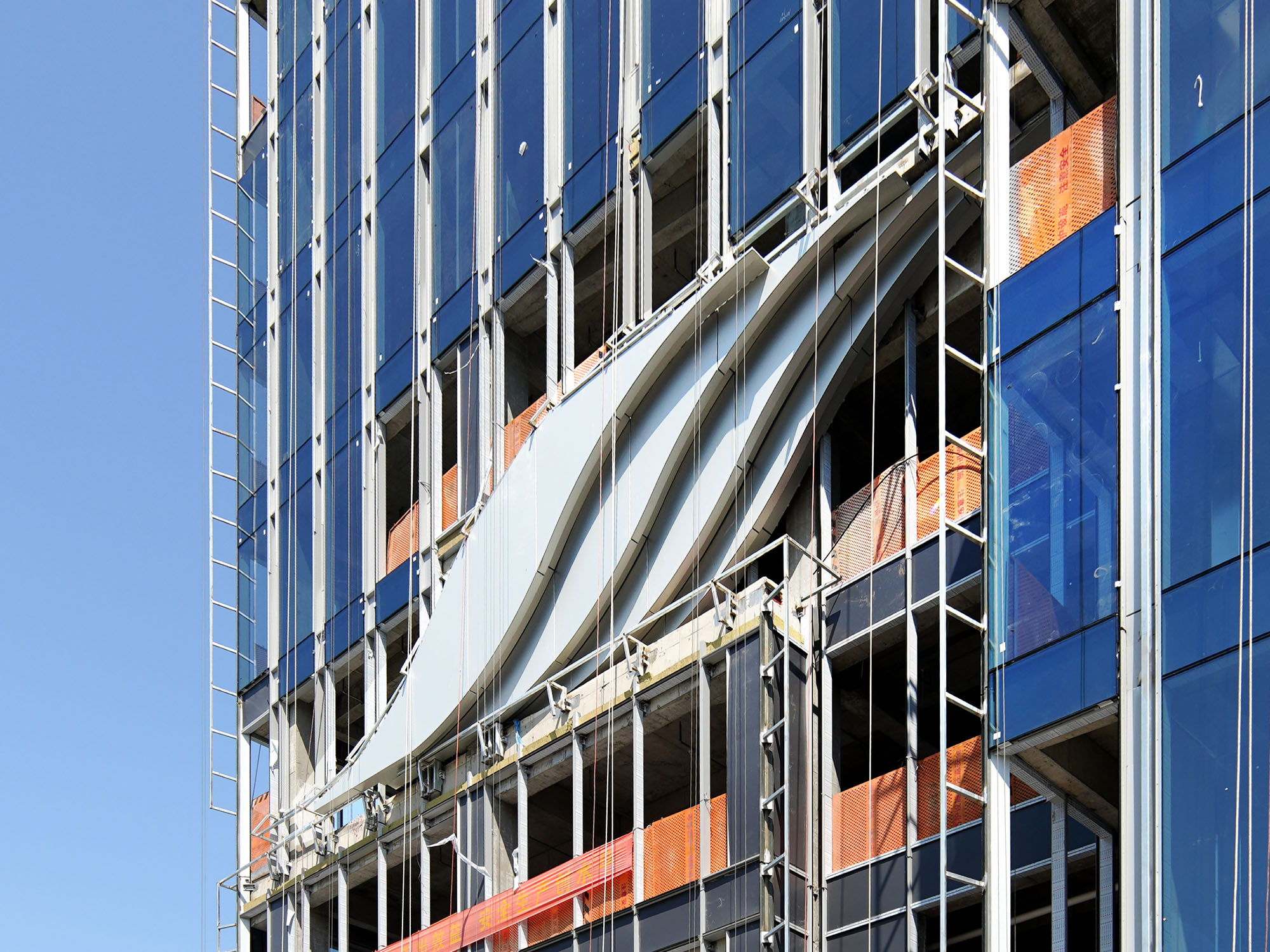LYCS Architecture Curtain Wall Installation of MRDT Office Industrial Park in Progress 零壹城市建筑事务所 温州新生代大厦幕墙安装中