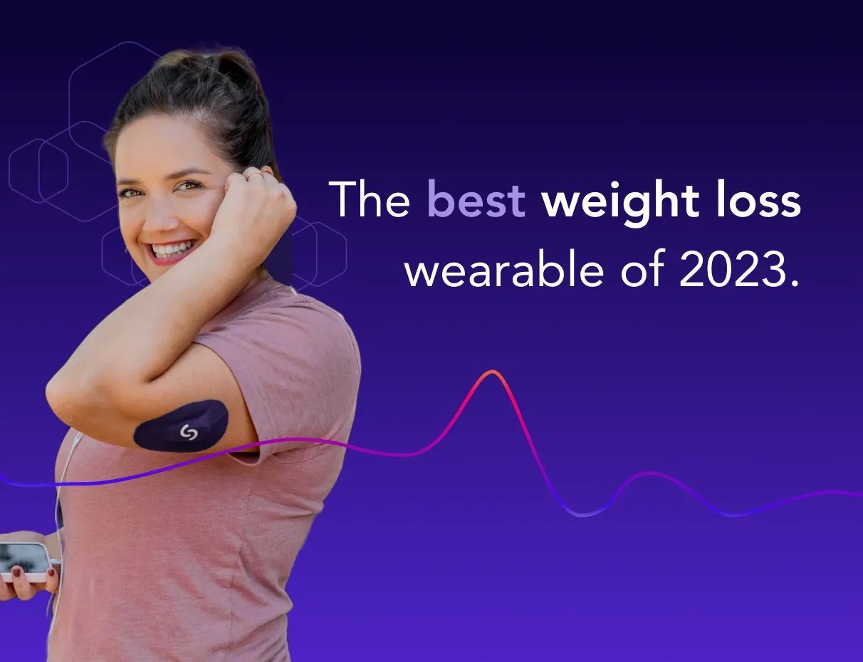 woman-smiling-while-wearing-signos-cgm