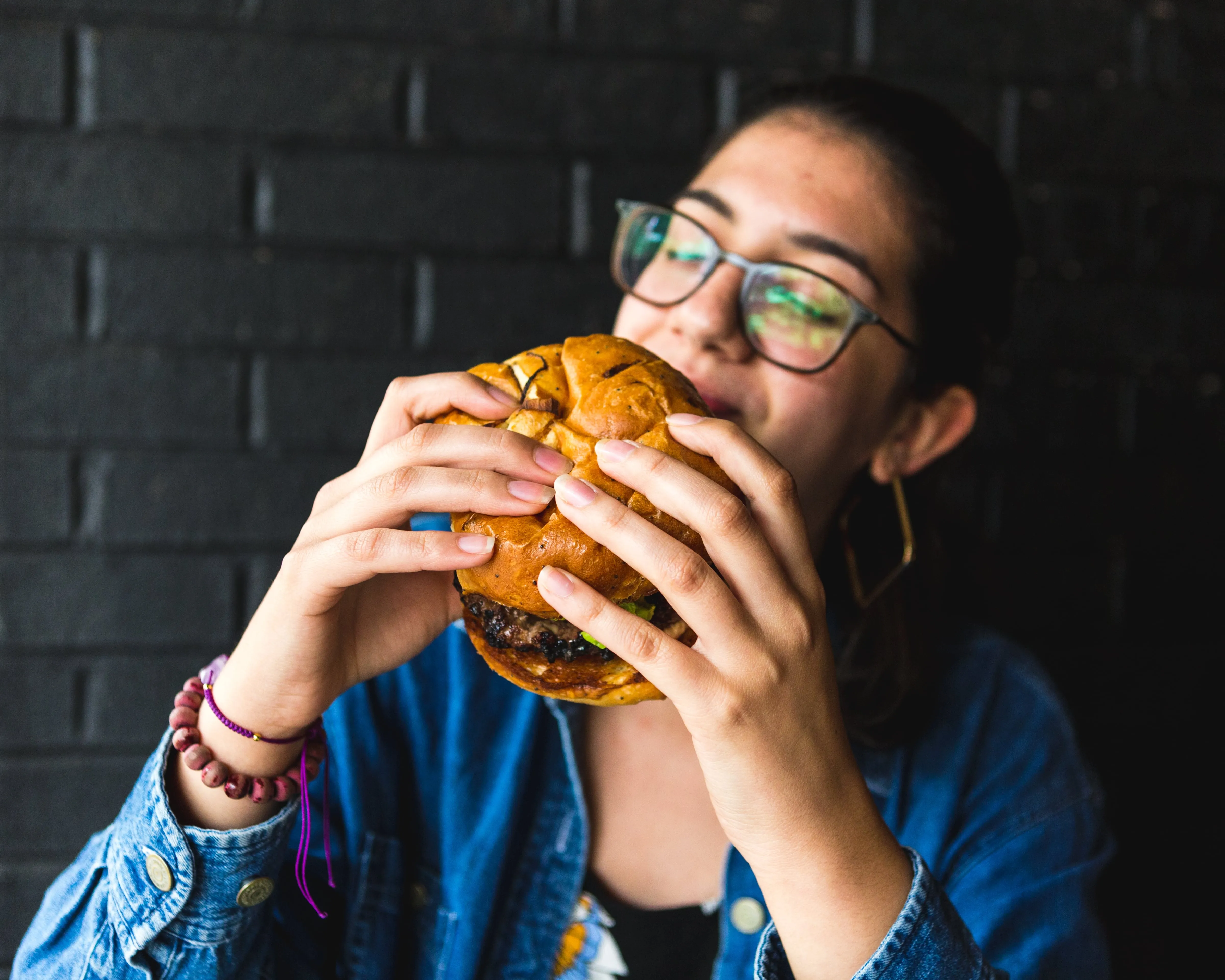 women eating a hamburger