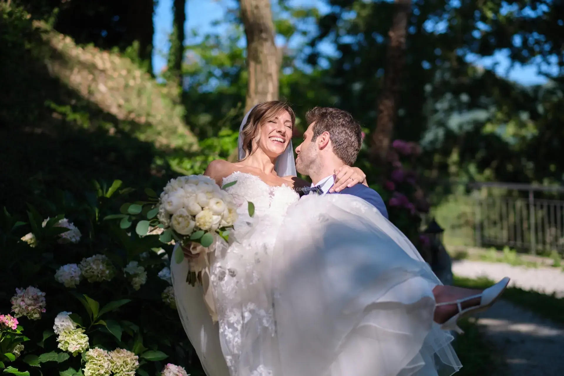 Sposi nel giardino
