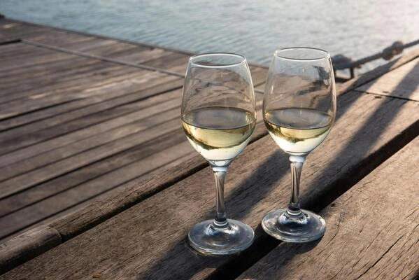 Join Aurora on the Lake for a stroll by the lake, and taste nine different wines from around the world with bite-sized appetizers.