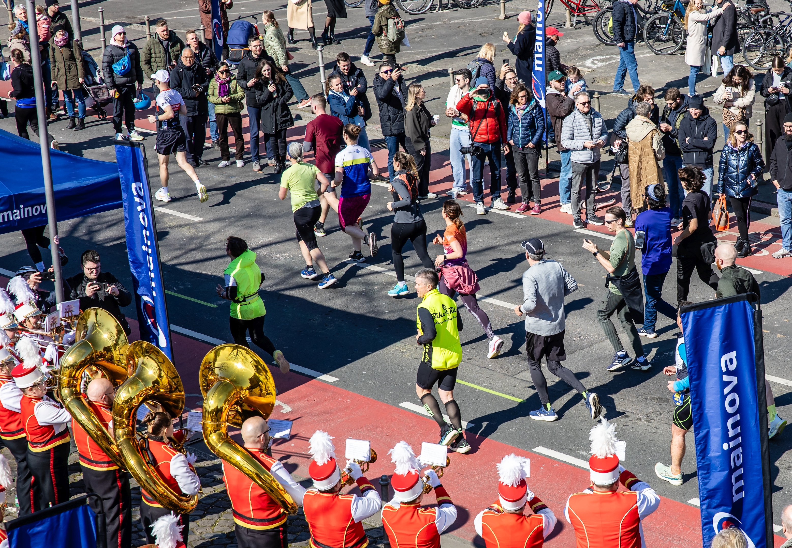 Wir versetzen Frankfurt in Bewegung - Gewinne einen Gutschein für Deine neue Halbmarathon-Ausrüstung!
