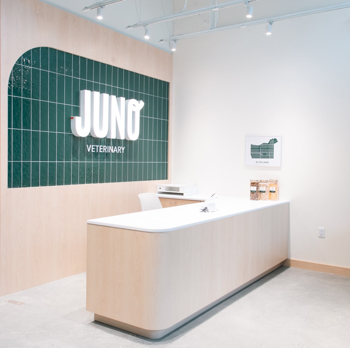 Front reception of Juno Vet Summerhill in Toronto