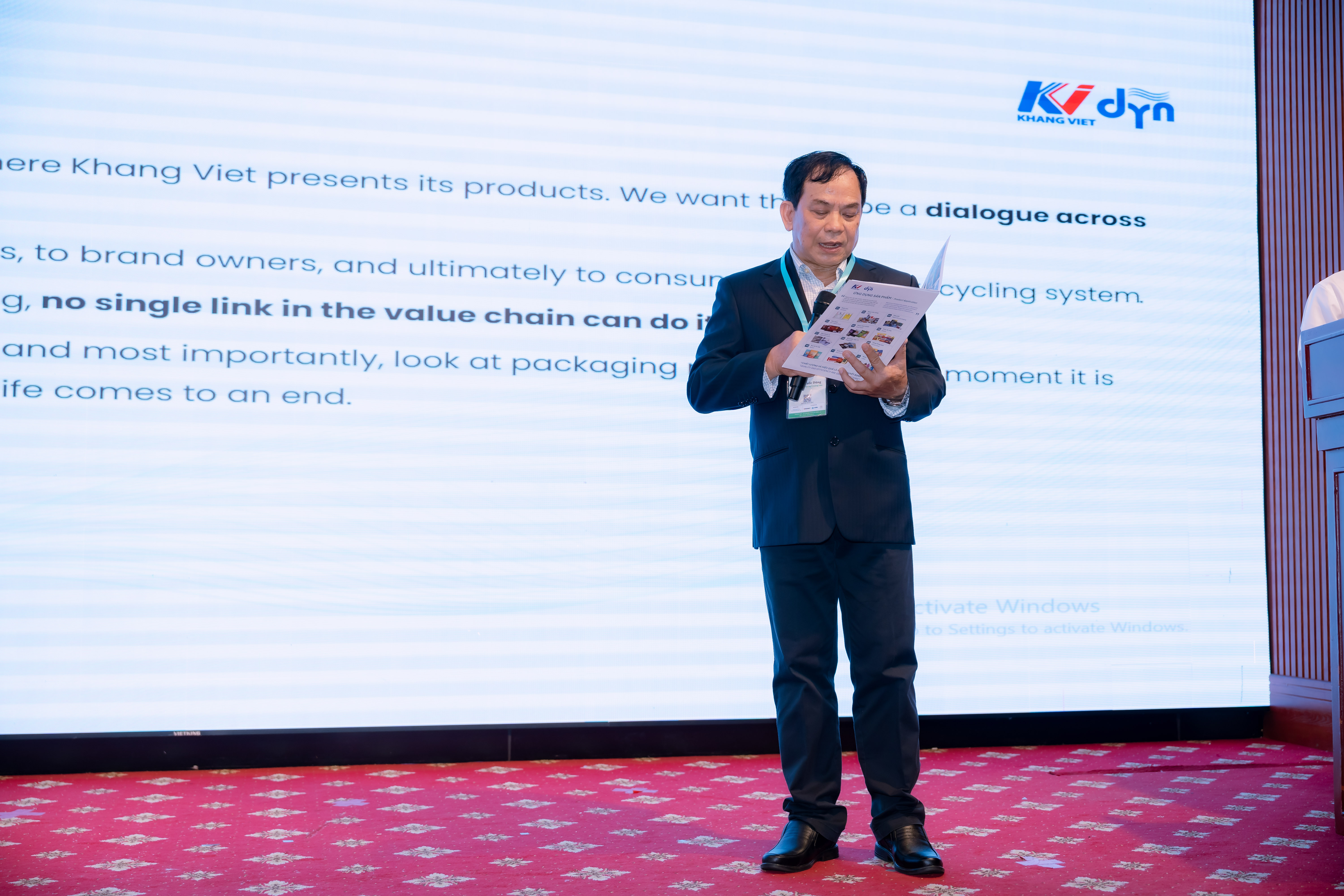 Đại diện Khang Việt phát biểu khai mạc hội thảo INK BEYOND COLOR