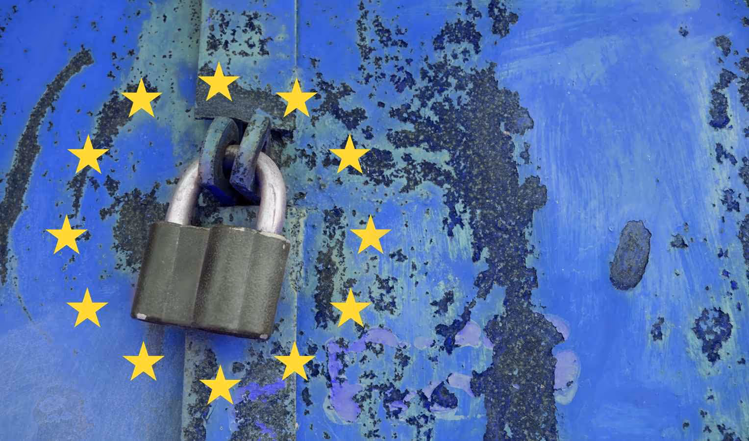 Vorhängeschloss auf stark abgeblätterter blauer Metallfläche, umringt von zwölf gelben EU-Sternen – Symbol für Datenschutz/Sicherheit in der EU.