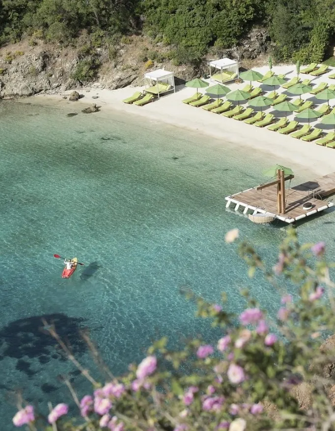 Private beach of Hotel D Maris Bay.