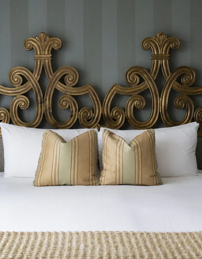 King size bed with a very good quality mattress.