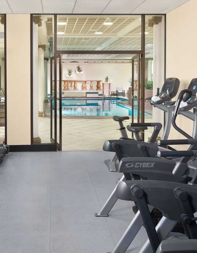 Gym and swimmingpool at the Peabody Hotel.