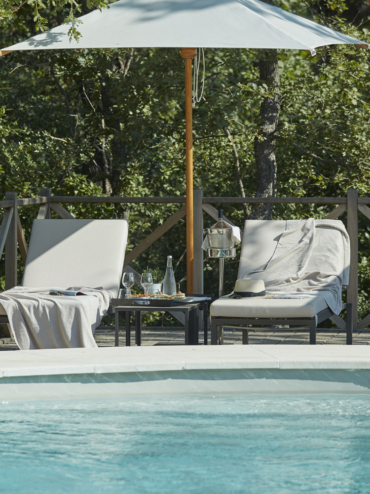 Swimmingpool at Château de Fonscolombe.