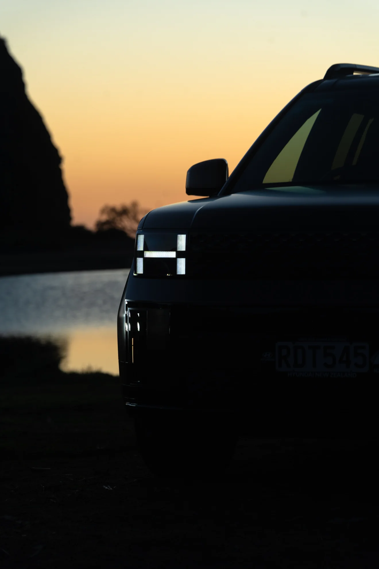 Silhouette of a Hyundai Santa Fe at dusk