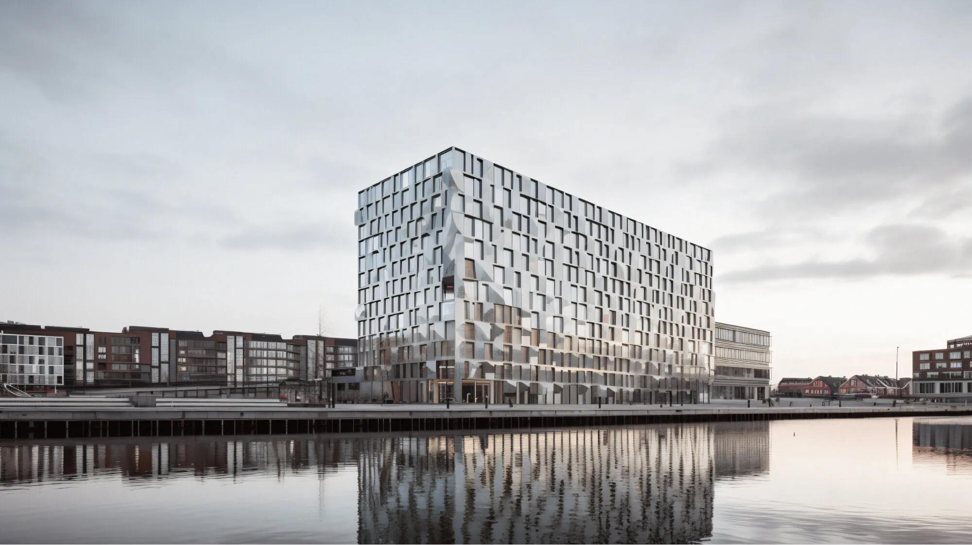 Moderne offentlig bygning ved havnefronten