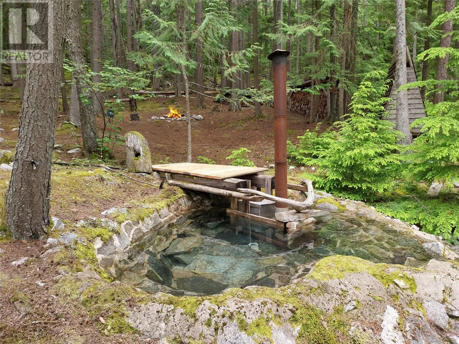 Outdoor Hot Tub - Heart Shaped!