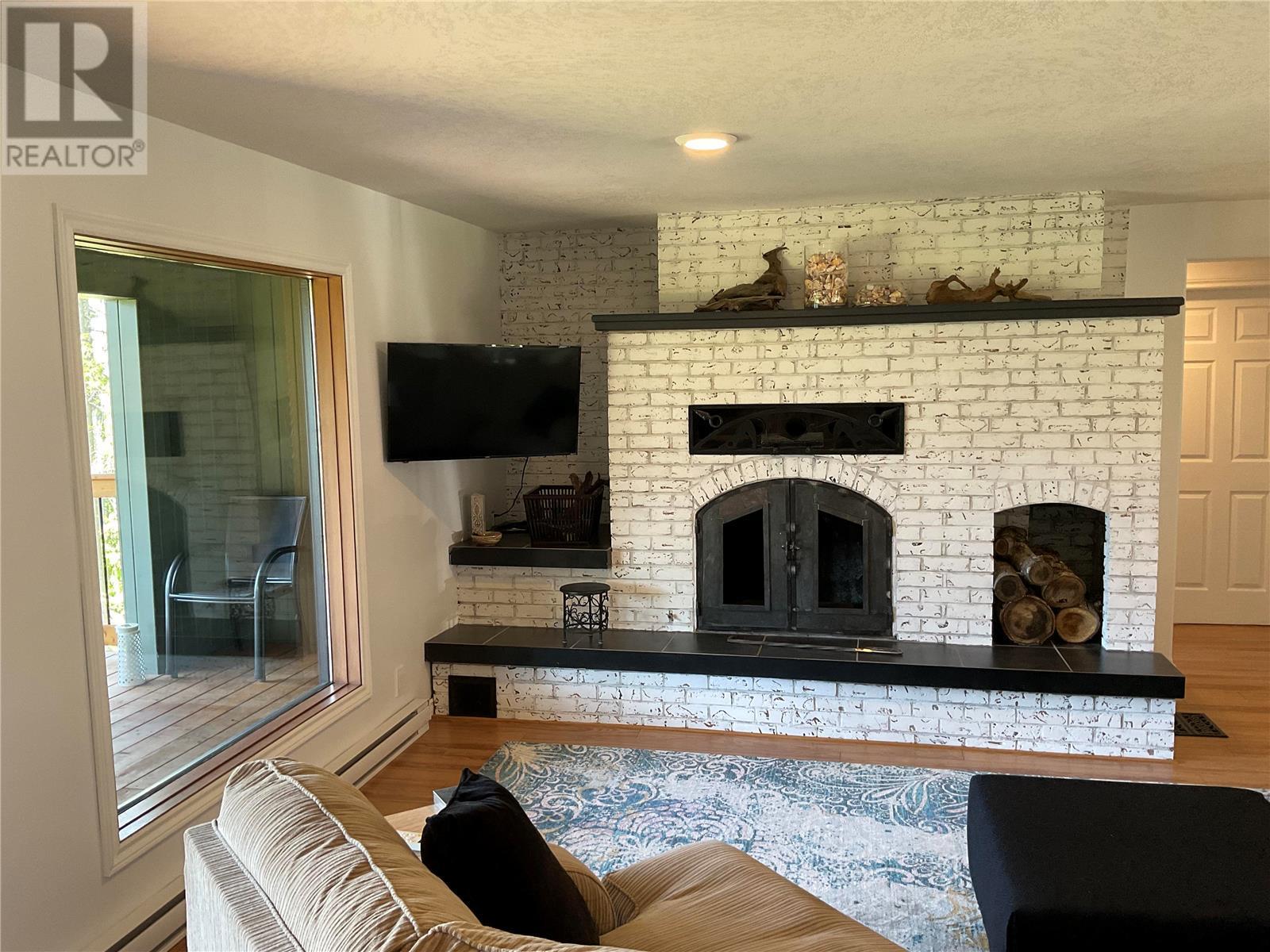 Living Room Heatilator fireplace