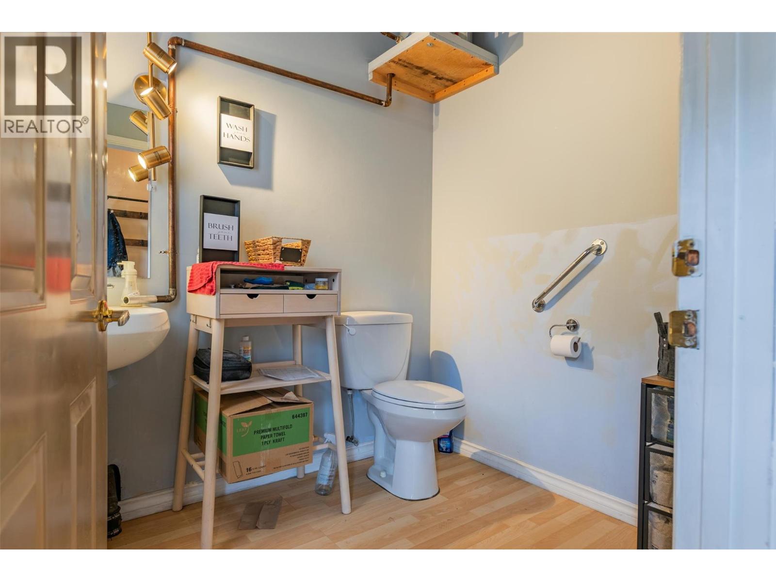 Commercial unit Bathroom