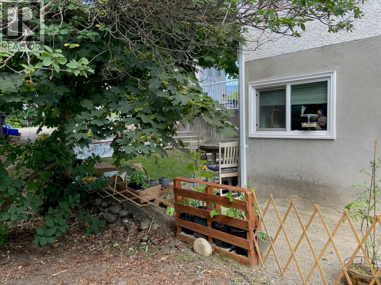 South Side of House, Suite Level
