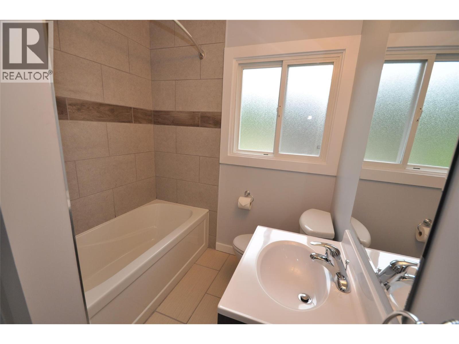 Mainfloor bathroom