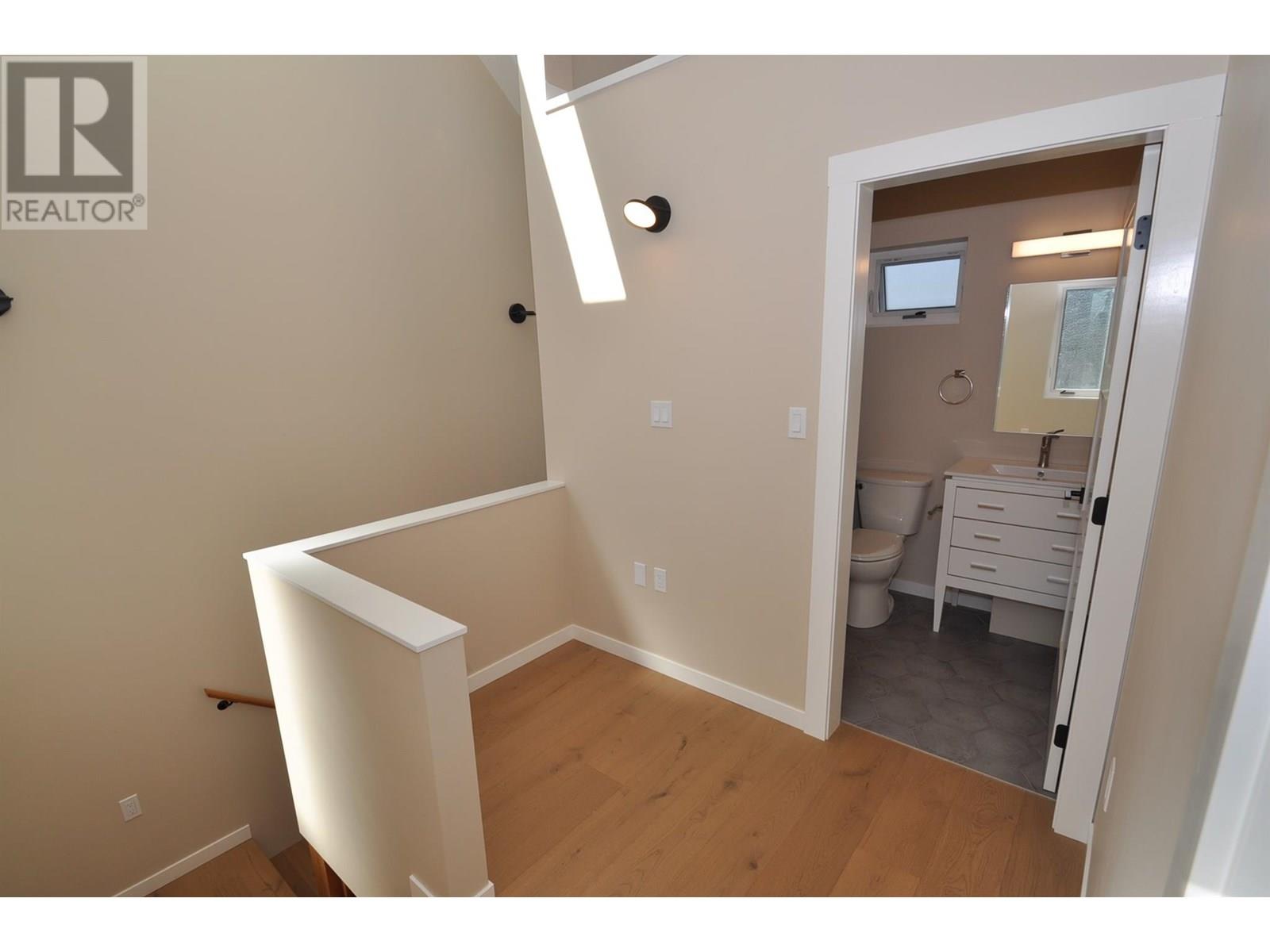 Front unit nook