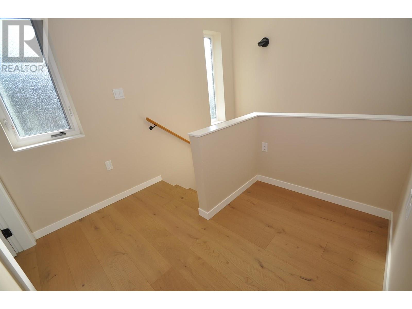 Front unit nook