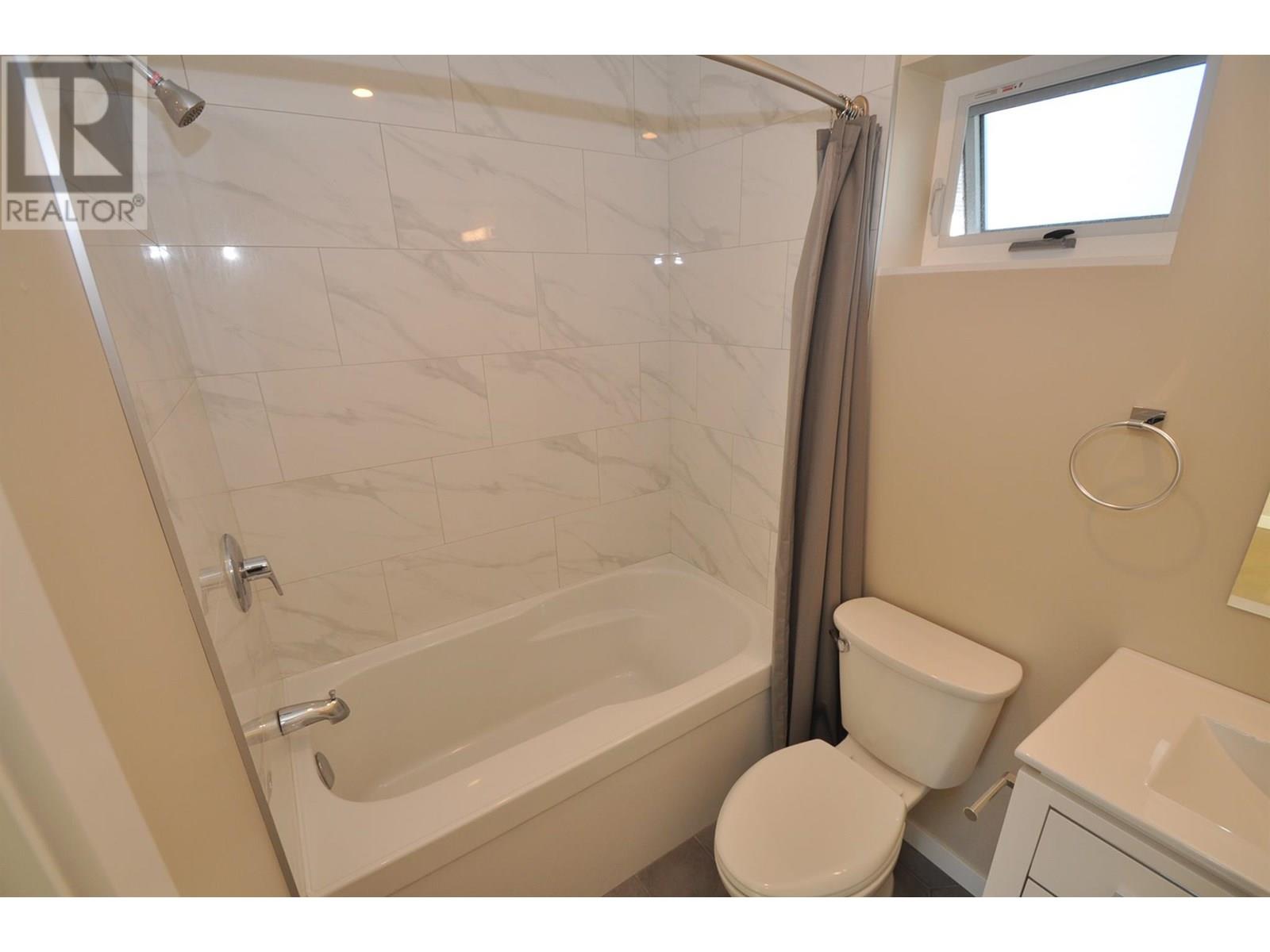Front unit top bathroom