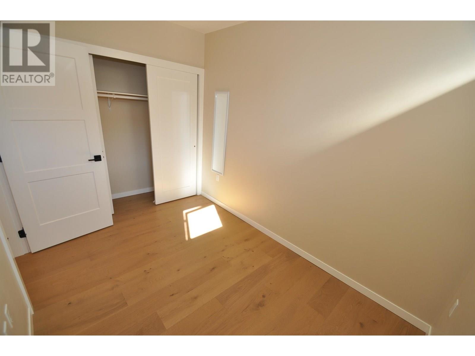 Front unit lower bedroom