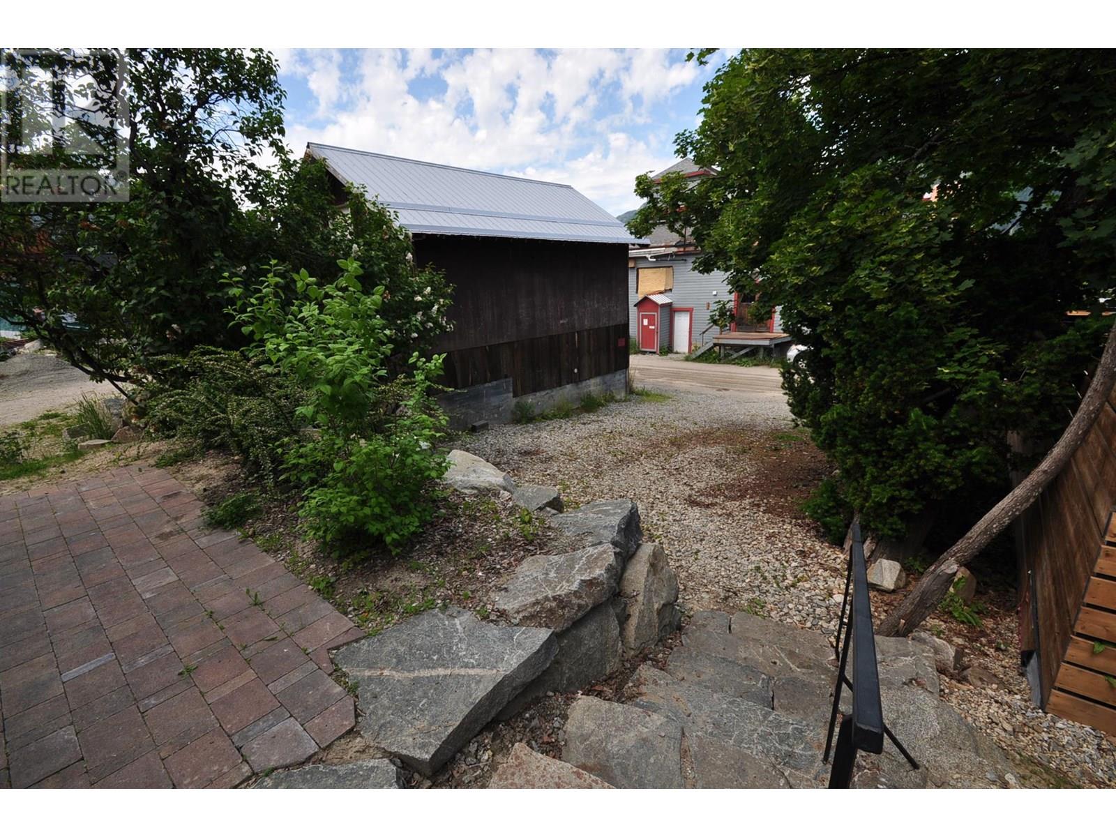 Laneway parking