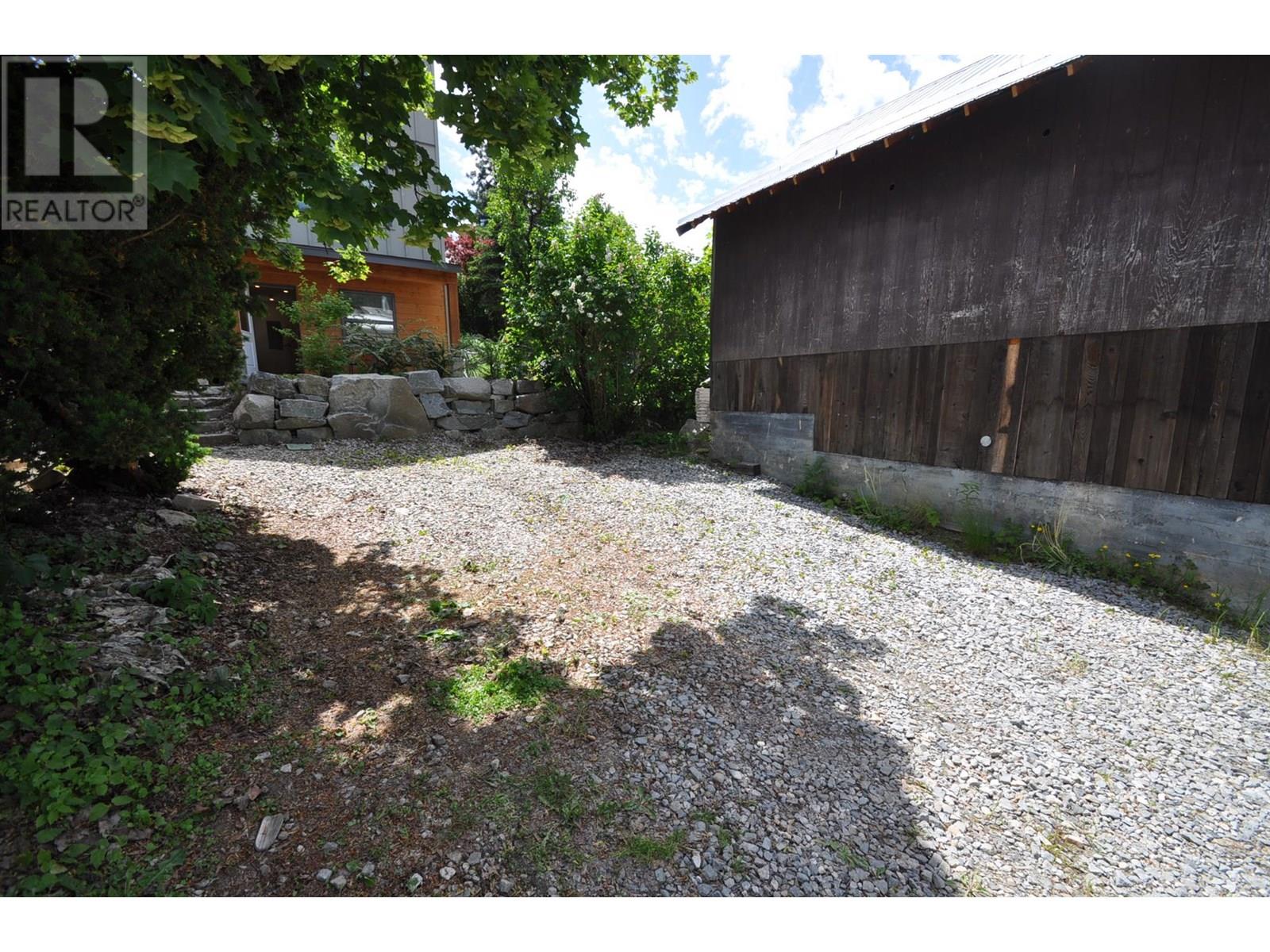 Laneway parking