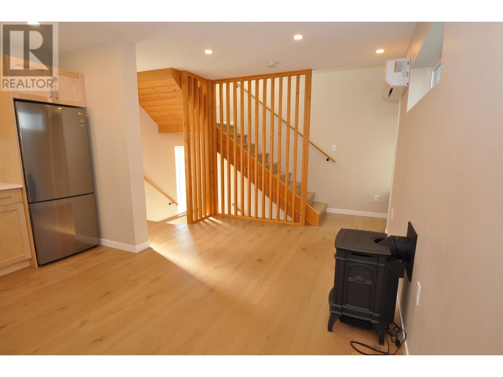 Front unit living area