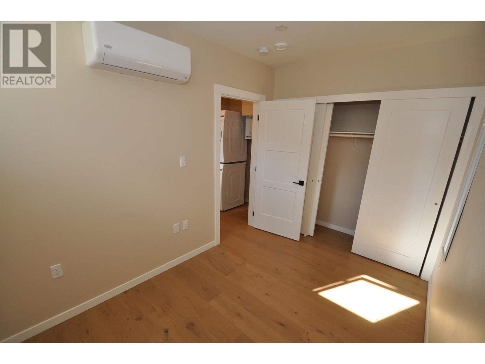 Front unit lower bedroom
