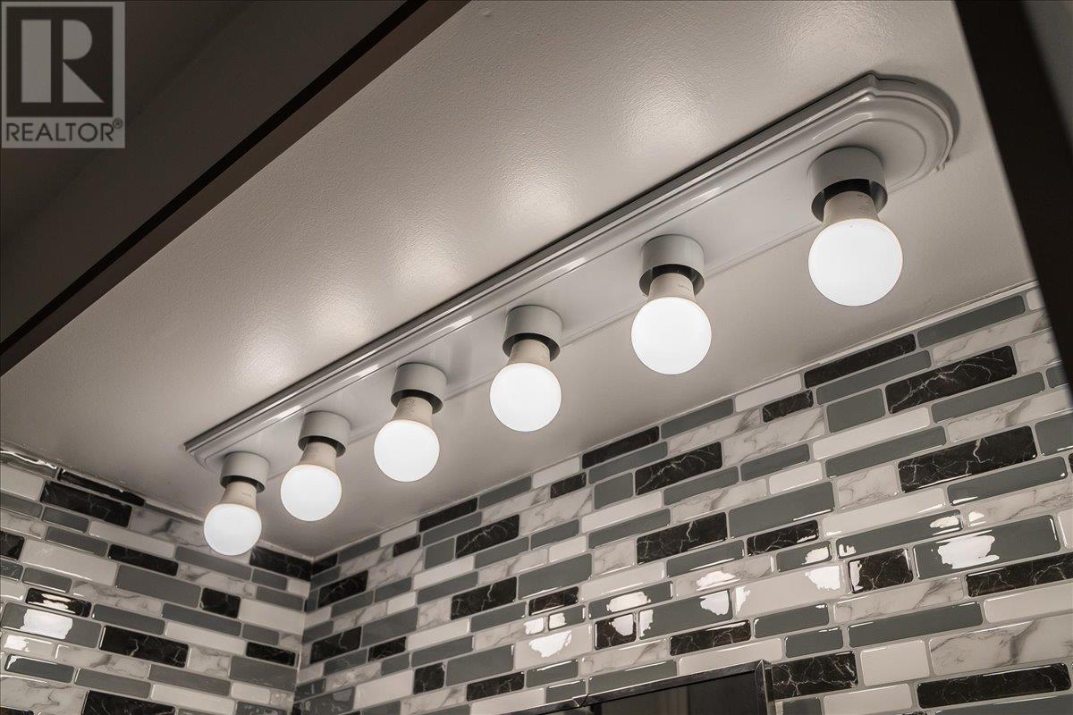 Bathroom vanity light