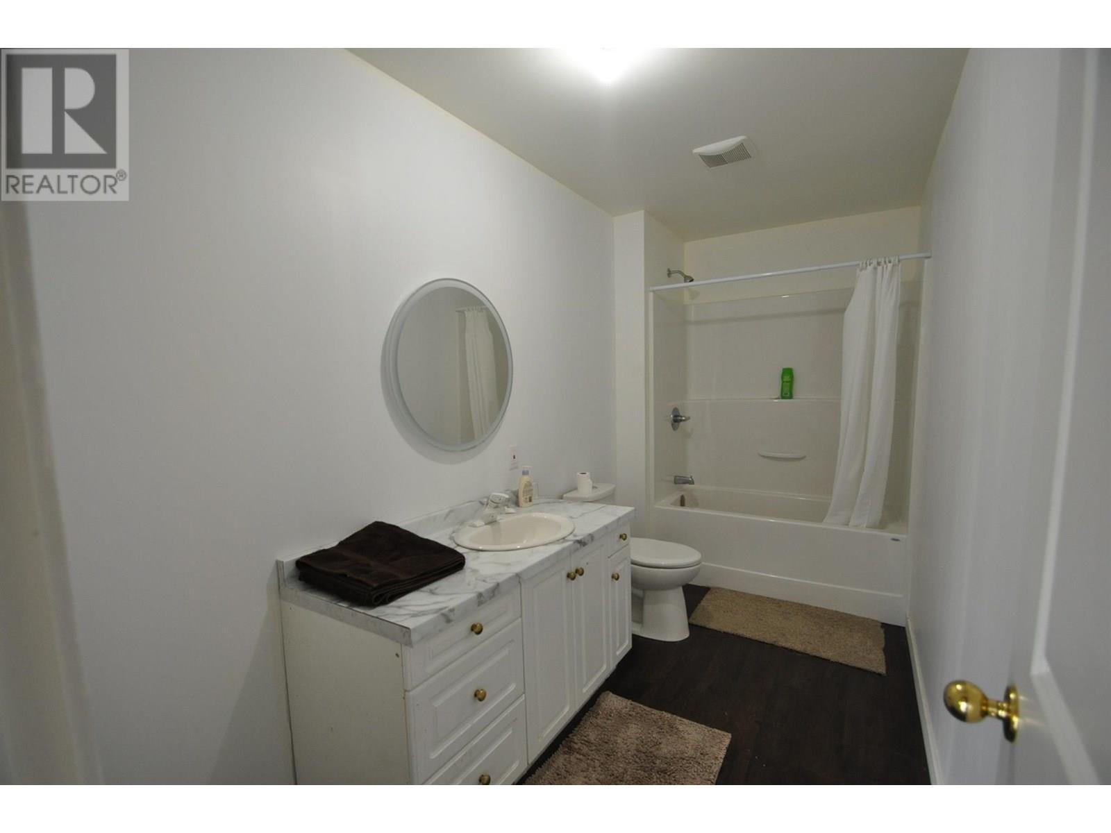 bathroom 2 main floor