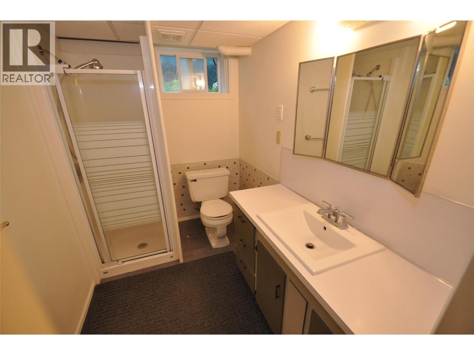 Suite bathroom